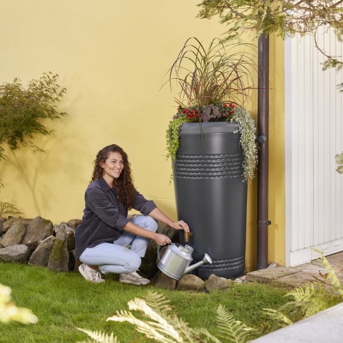 Zdjęcie aranżacyjne: zbiornik dekoracyjny Milo 2w1, poj. 230 litrów, kolor grafitowy.